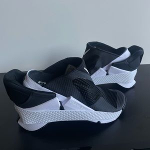 New Nike Go FlyEase Women’s Size 7